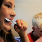 Коли не можна пропустити чищення зубів: вранці чи ввечері?
