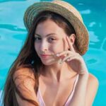 15-річна донька Олі Полякової Маша заінтригувала знімками у воді