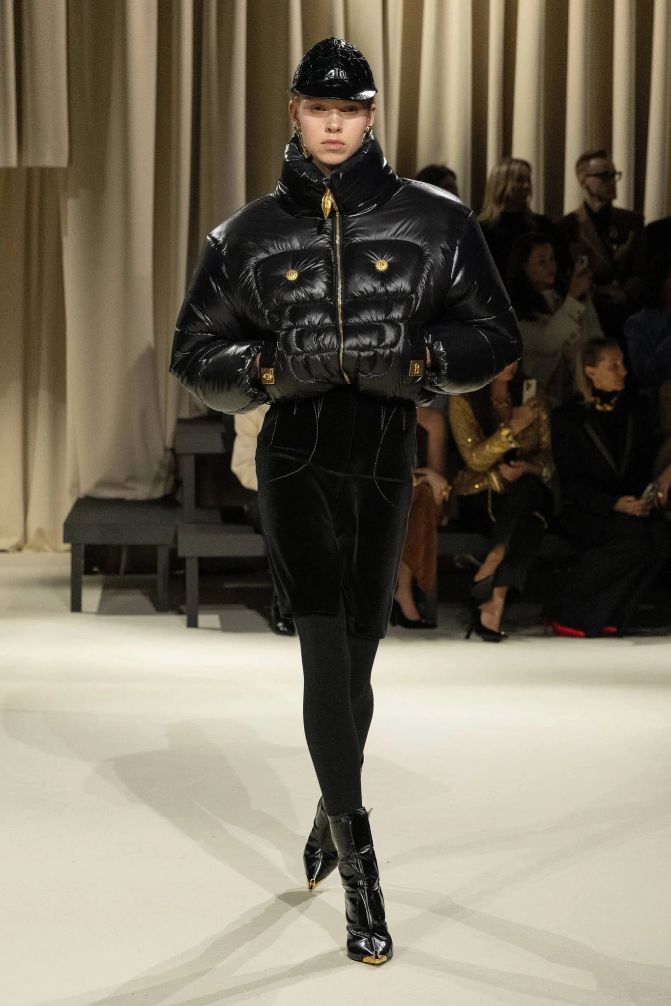 Schiaparelli осінь-зима 2024/2025. Photo: Vogue Runway3