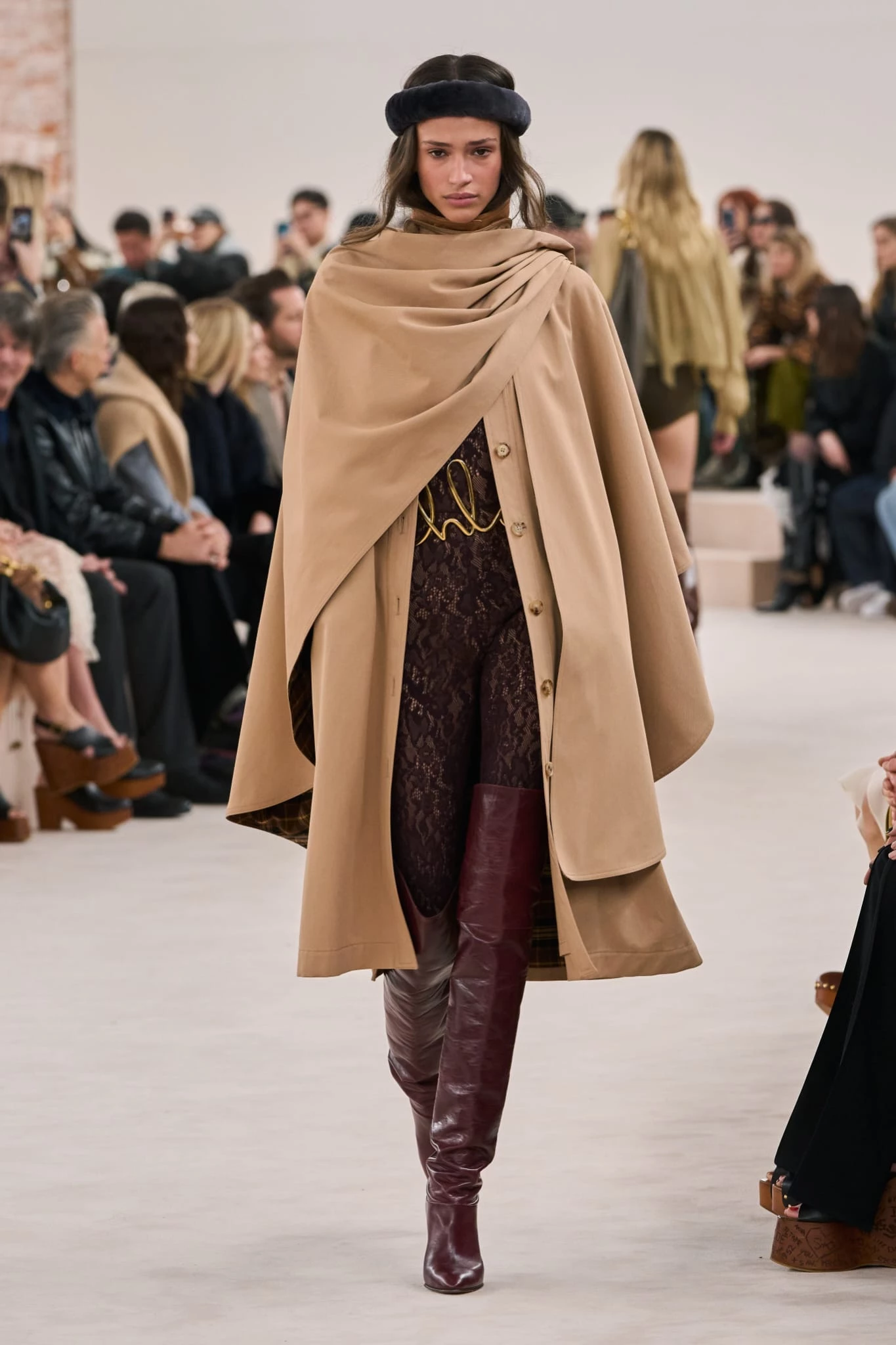 Chloé осінь-зима 2024/2025. Photo: Vogue Runway10