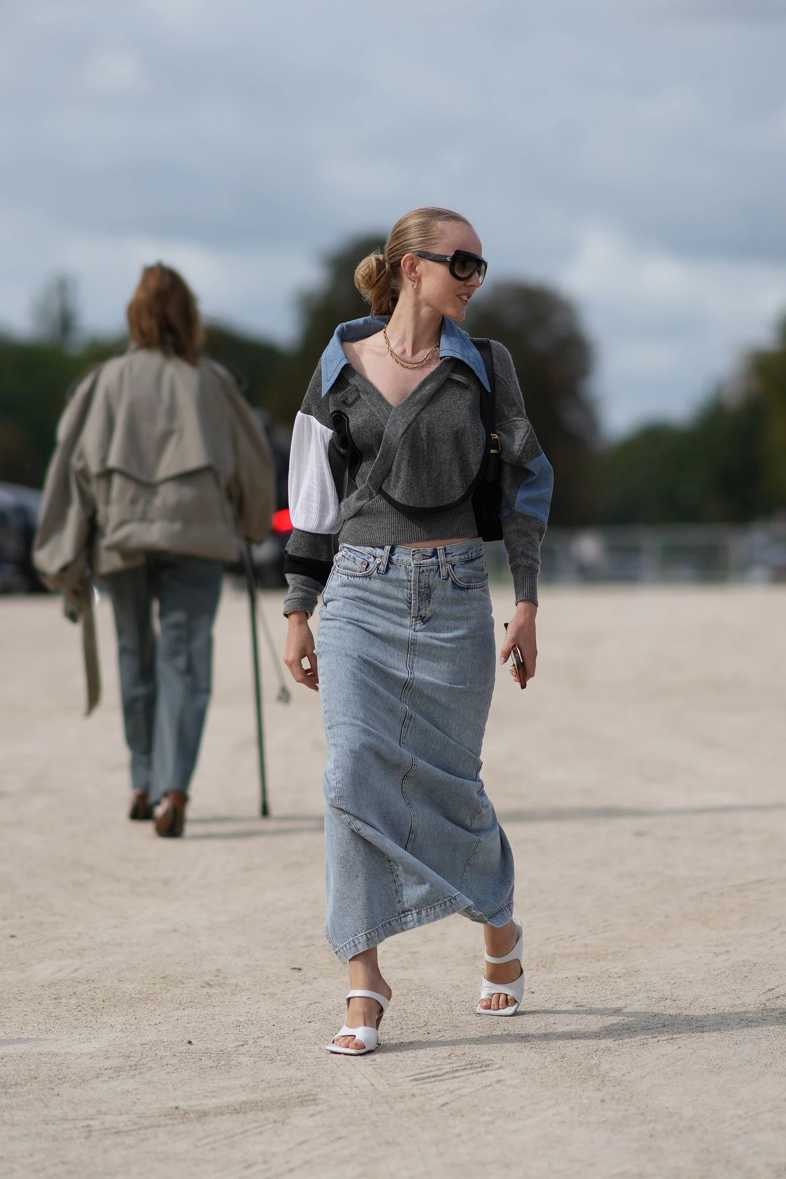Streetstyle: 6 способів носити джинсову максіспідницю цієї весни2