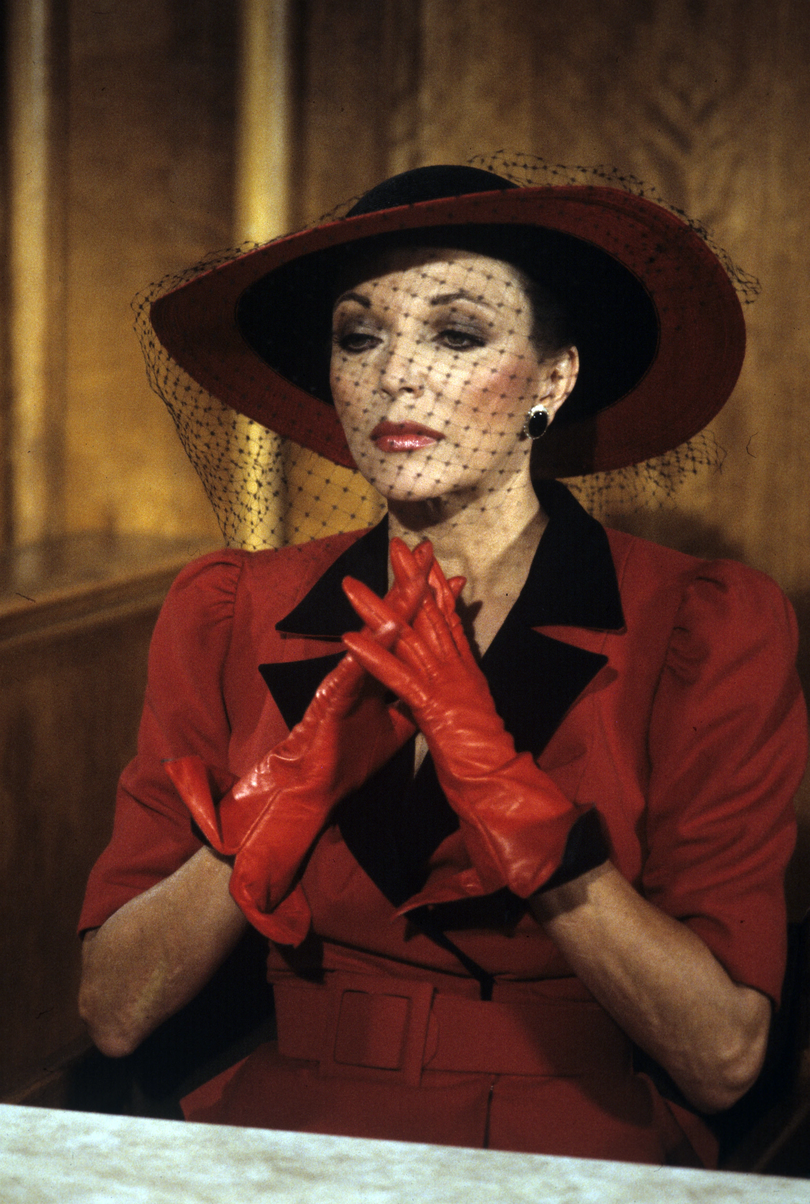 Джоан Коллінз в серіалі "Династія", 1983 рік10