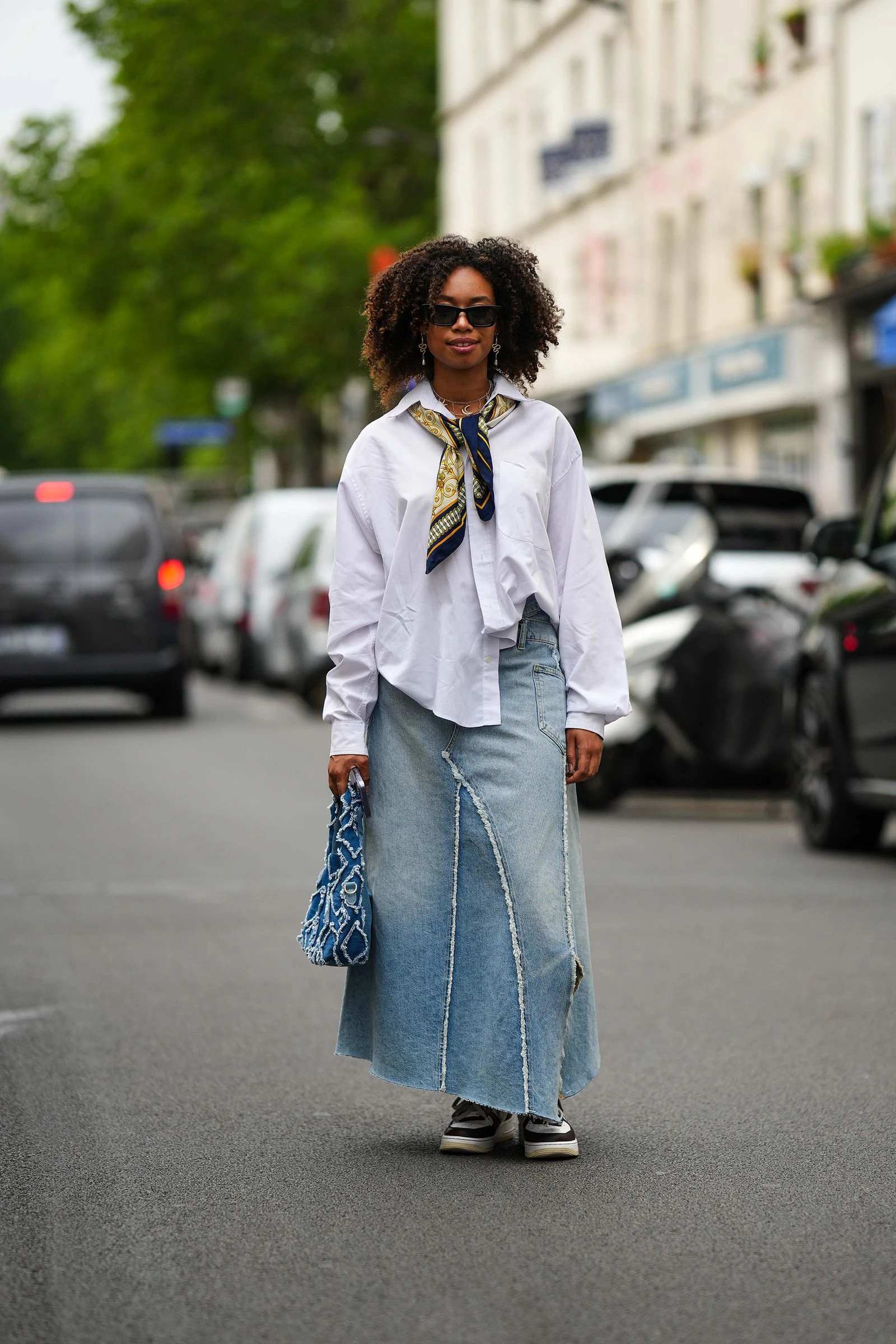 Streetstyle: 6 способів носити джинсову максіспідницю цієї весни4