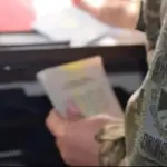 Чому за кордон можуть не випустити дитину, в якої заламіновано…