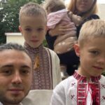 Співачка Alyosha показала дворічну доньку в одязі кольорів українського прапора