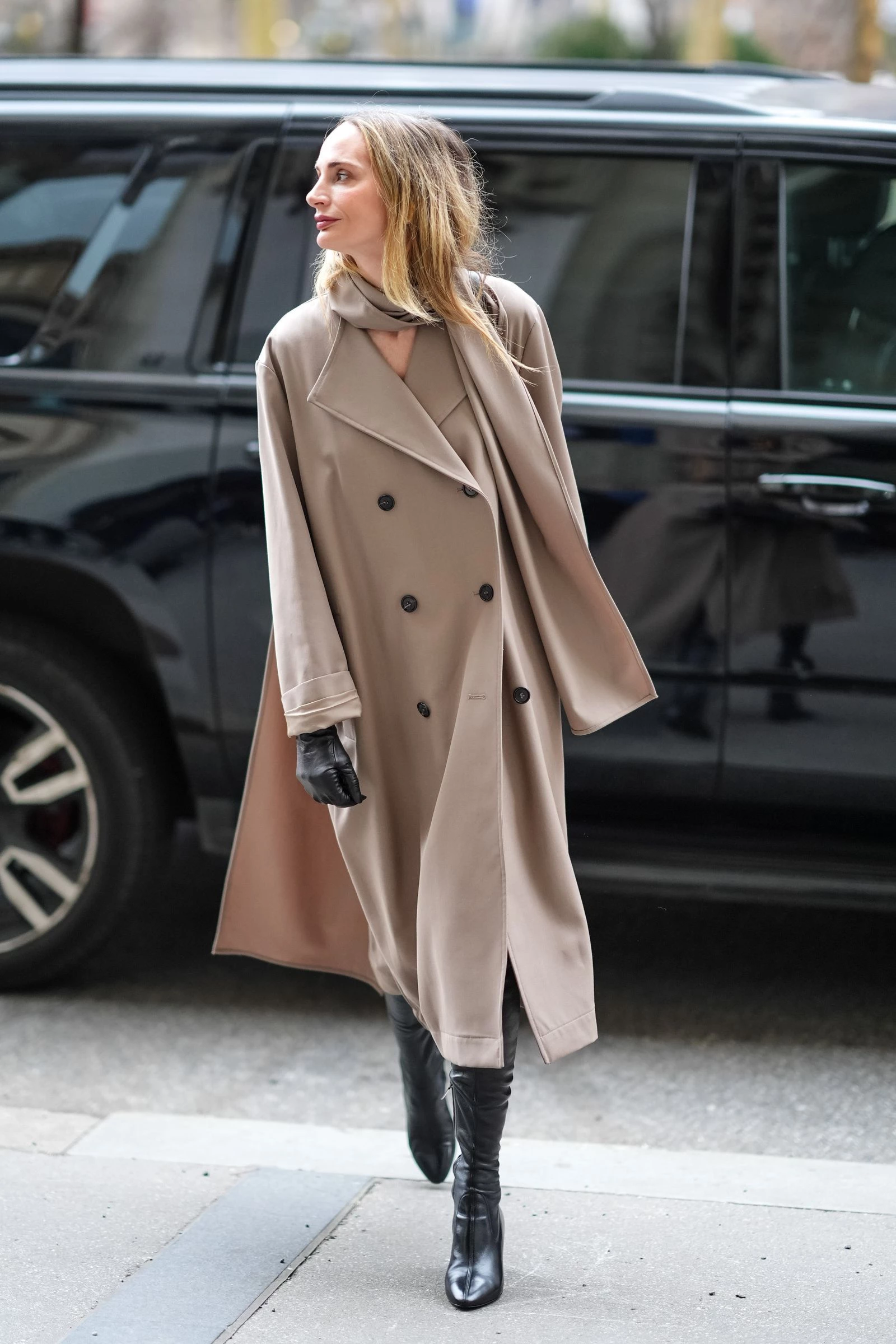 Streetstyle: 9 способів носити класичний тренч цього сезону3