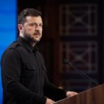 Чоловіки до 22 років зможуть виїжджати за кордон: Зеленський дав…