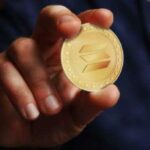 Чому кити продають Solana