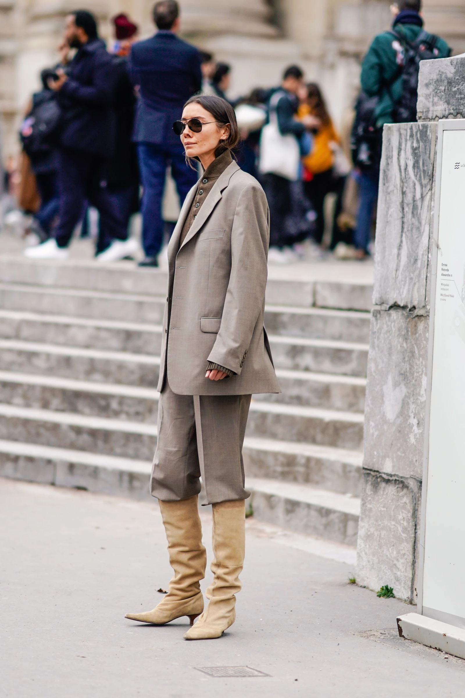 Streetstyle: чоботи kitten heels — головне взуття цієї осені3
