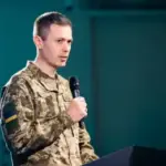 Чоловіків віком від 18 до 22 років почали випускати з…