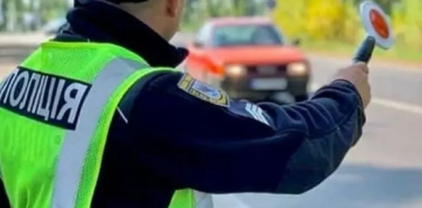 Бізнес на блокпосту: на Дніпропетровщині судитимуть правоохоронців, які вимагали гроші у водіїв