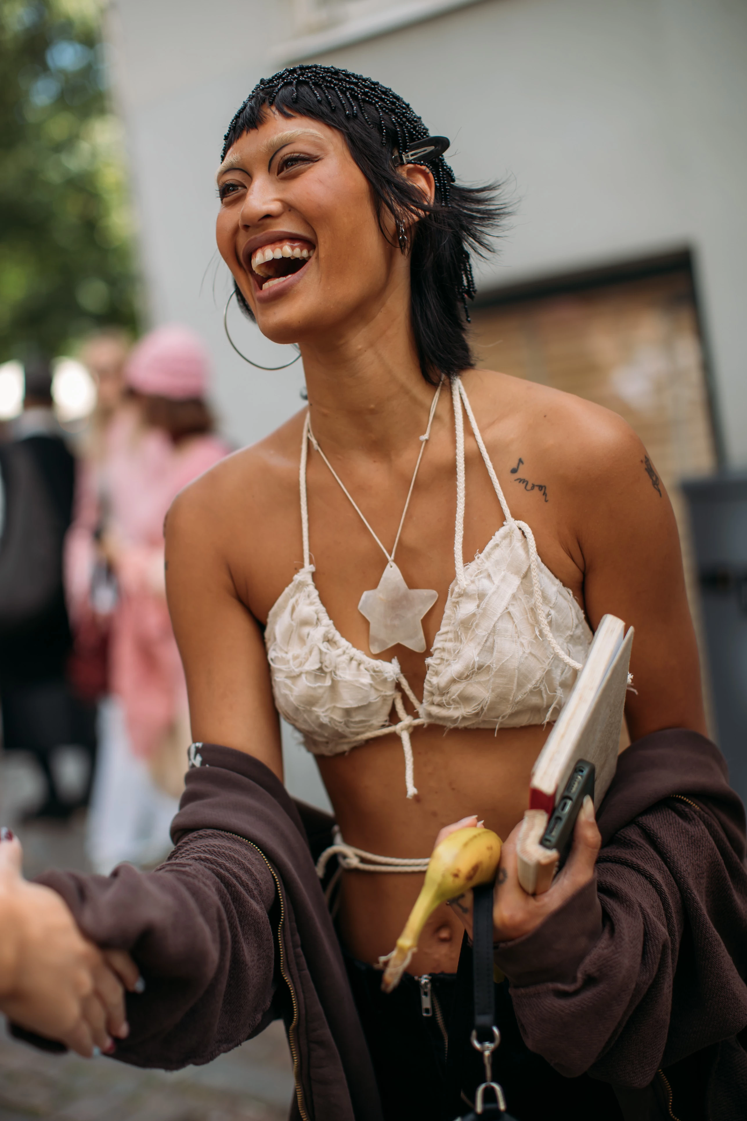 Streetstyle: як прикрасити волосся у стилі скандинавських модниць10