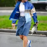Streetstyle: сині кросівки adidas — улюблене взуття модниць цього сезону