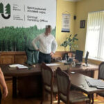 На Черкащині спіймали начальника “Лісів України” на хабарях за деревину:…