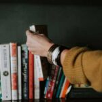 Літературний антидепресант: 5 книг, які повернуть смак до життя
