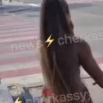 Жінка накинулася на співачку під час вуличного виступу в Черкасах,…