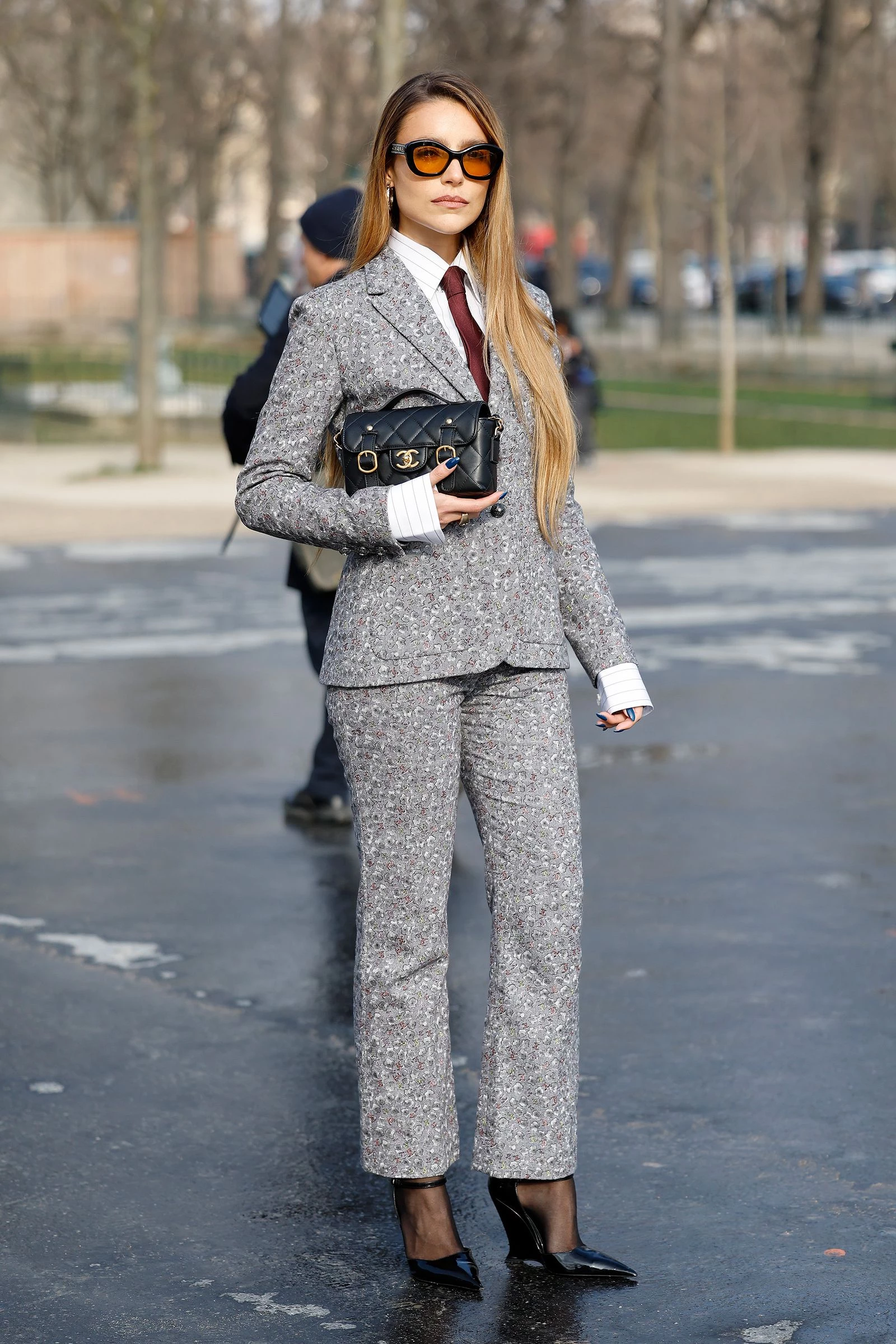 Streetstyle: туфлі на танкетці — наймодніше взуття цього вересня1