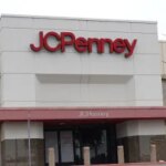 Чи закриває JCPenney магазини? Дізнайтеся, що відбувається з рітейлером