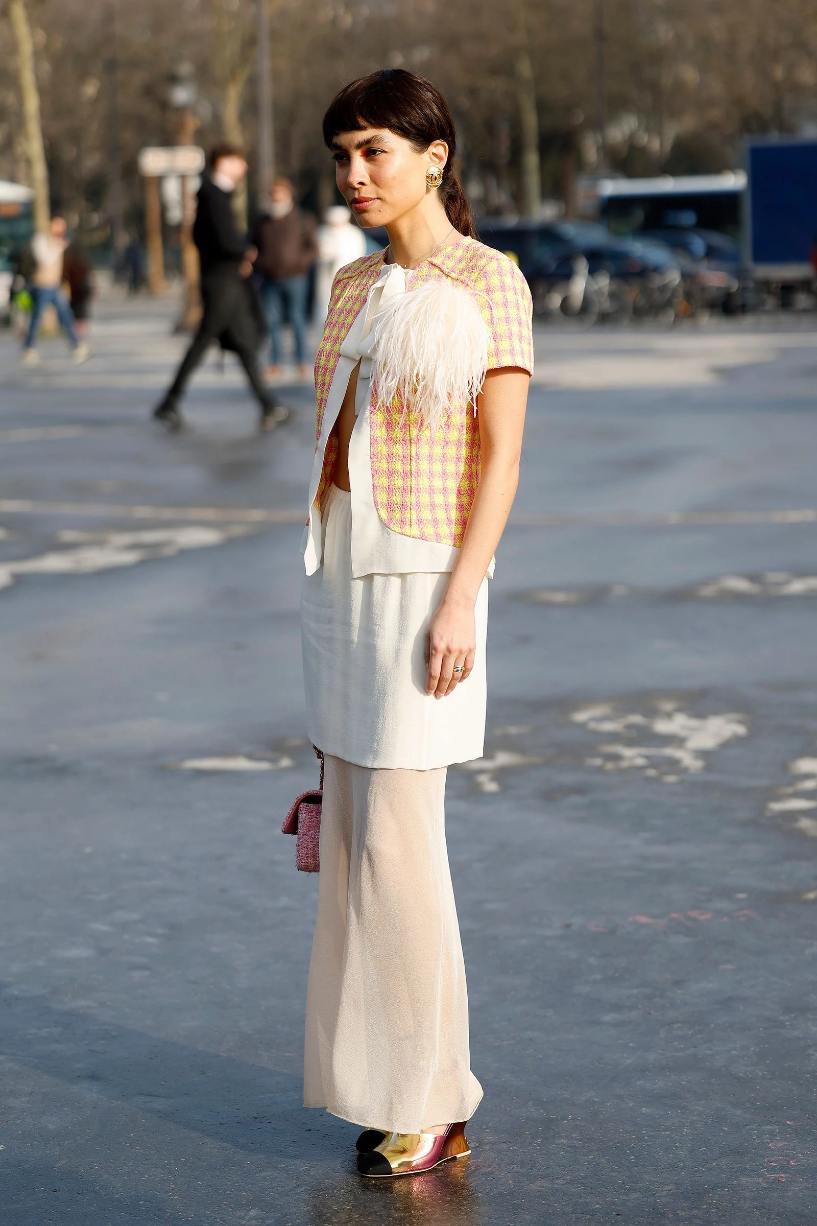 Streetstyle: туфлі на танкетці — наймодніше взуття цього вересня2