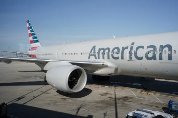 Літак American Airlines на злітній смузі міжнародного аеропорту О'Хара в Чикаго