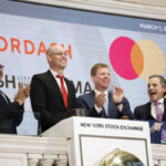 Засновник Deliveroo йде у відставку після поглинання DoorDash