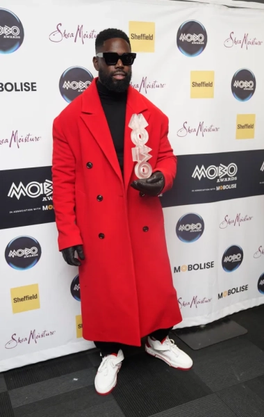Геттс із нагородою Pioneer Award на церемонії вручення премії Mobo Awards у стадіоні Utilita Arena у Шеффілді. Дата фото: середа, 7 лютого 2024 року. Фото від Пенсильванії. Щорічний захід, який визнає та святкує чорну музику та культуру, вперше проводиться в Utilita Arena у Шеффілді. Дивіться сюжет від Пенсильванії: SHOWBIZ Mobo. Автор фото: Денні Лоусон/PA Wire
