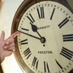 Коли повернення до осені 2025 року? Дата закінчення переходу на…