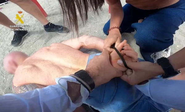 https://web.guardiacivil.es/en/destacados/noticias/La-Guardia-Civil-detiene-en-Nerja-Malaga-a-un-fugitivo-escoces-acusado-de-agredir-sexualmente-a-dos-mujeres/ https://www.youtube.com/watch?v=g-a7ItqYu6M