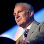 Пітер Шифф рекомендує скуповувати золото та срібло