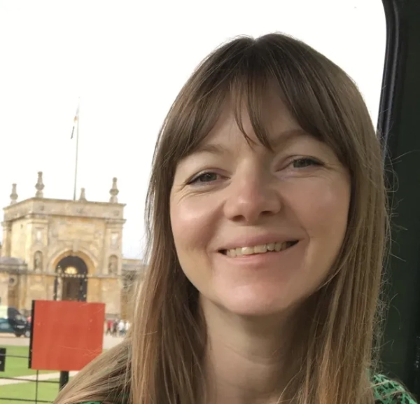 Недатоване фото Джоанн Самак, видане поліцією Західної Мерсії. 43-річний тренер з хокею Мохамед Самак, якого було ув'язнено щонайменше на 21 рік після того, як його визнали винним у Королівському суді Вустера у вбивстві своєї 49-річної дружини, дизайнерки інтер'єрів Джоанн Самак, у сімейному будинку в Дройтвіч-Спа, Вустершир, 1 липня 2024 року. Дата публікації: п'ятниця, 31 жовтня 2025 року. Фото Пенсильванії. Авторство фото має бути вказано: Поліція Західної Мерсії/PA Wire. ПРИМІТКА ДЛЯ РЕДАКТОРІВ: Це фото може використовуватися лише для редакційних репортажів для сучасної ілюстрації подій, речей або людей на зображенні або фактів, згаданих у підписі. Повторне використання зображення може вимагати додаткового дозволу від власника авторських прав.