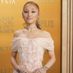 Аріана Гранде прощається зі своїм модним бронзовим волоссям та представляє…