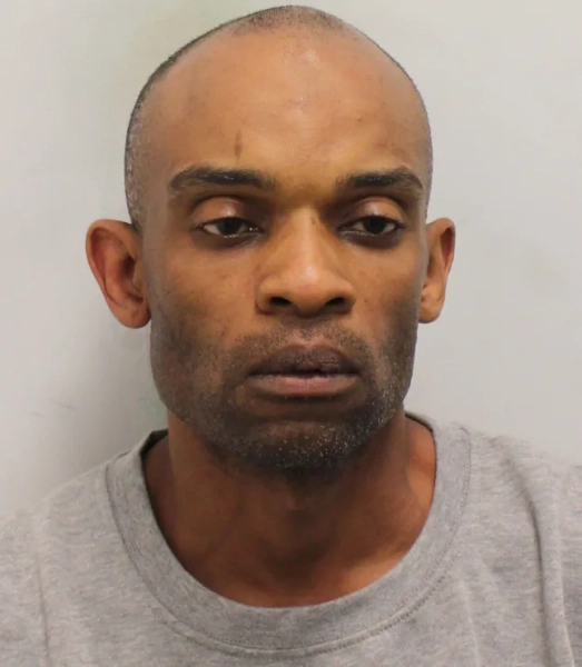 Недатоване фото Шейн Марч, опубліковане Столичною поліцією, яке було засуджено до довічного ув'язнення в Олд-Бейлі з мінімальним терміном у 42 роки за вбивство 22-річної Алани Одіссейос, яка була на ранніх стадіях вагітності третьою дитиною, коли на неї напали в її будинку в Волтемстоу, східний Лондон. Дата публікації: п'ятниця, 31 жовтня 2025 року. Фото PA. Авторство фото має бути вказано: Metropolitan Police/PA Wire. ПРИМІТКА ДЛЯ РЕДАКТОРІВ: Це фото може використовуватися лише для редакційних репортажів для сучасної ілюстрації подій, речей або людей на зображенні або фактів, згаданих у підписі. Повторне використання зображення може вимагати додаткового дозволу від власника авторських прав.