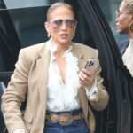 Дженніфер Лопес зберігає романтичний настрій у сукні з рюшами для…