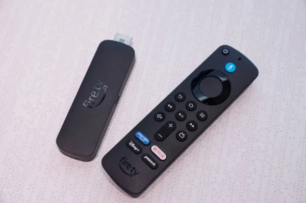 Телевізійна приставка Fire TV Stick 4K представлена на заході Amazon у Нью-Йорку у вівторок, 30 вересня 2025 року. (Фото AP/Сет Веніг)
