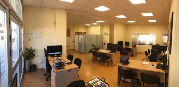 НАЙКРАЩА ЯКІСТЬ ДОСТУПНА ЗАБОРОНЕНО ДО 0001 П'ЯТНИЦІ, 17 ЖОВТНЯ. Фотографія без дати з роздаткового матеріалу, видана Південно-Західним регіональним підрозділом боротьби з організованою злочинністю офісів Sell My Timeshare на Тенерифе. Шахрай витратив 31 500 фунтів стерлінгів на ескіз Л. С. Лоурі з коштів, отриманих від шахрайської інвестиційної афери з відпусткою, в результаті якої понад 3000 людей були обдурені на 28 мільйонів фунтів стерлінгів. Змова, очолювана 54-річним Марком Роу, діяла під брендом Sell My Timeshare (SMT) і була спрямована на власників, які відчайдушно прагнули відмовитися від своєї нерухомості. Дата випуску: п'ятниця, 17 жовтня 2025 року. Фото з Пенсильванії. Автор фото: Південно-Західний регіональний підрозділ боротьби з організованою злочинністю/PA Wire. ПРИМІТКА ДЛЯ РЕДАКТОРІВ: Це фото з роздаткового матеріалу може використовуватися лише для редакційних репортажів для сучасної ілюстрації подій, речей або людей на зображенні або фактів, згаданих у підписі. Повторне використання зображення може вимагати додаткового дозволу від власника авторських прав.