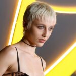 Емма Чемберлен додає зимового відтінку бюстгальтеру на прем'єрі фільму “Я…