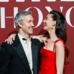 Енн Гетевей романтична в червоному з архівною сукнею Valentino