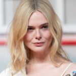 Куртка-тренерка Ель Фаннінг на замовлення – мила данина поваги франшизі…