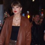 Тейлор Свіфт обрала монохромний одяг у затишних відтінках коричневого для…