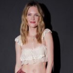 Меган Фахі вибирає стиль бохо у легкому, рюшованому, прямолінійному вбранні…