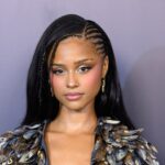 Тайла продовжує свої пляжні модні образи з устричною курткою