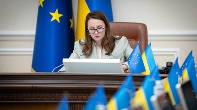Виїзд за межі країни дозволено для певних жінок-чиновниць у період воєнного стану. 15 Виїзд за межі країни дозволено для певних жінок-чиновниць у період воєнного стану. 15
