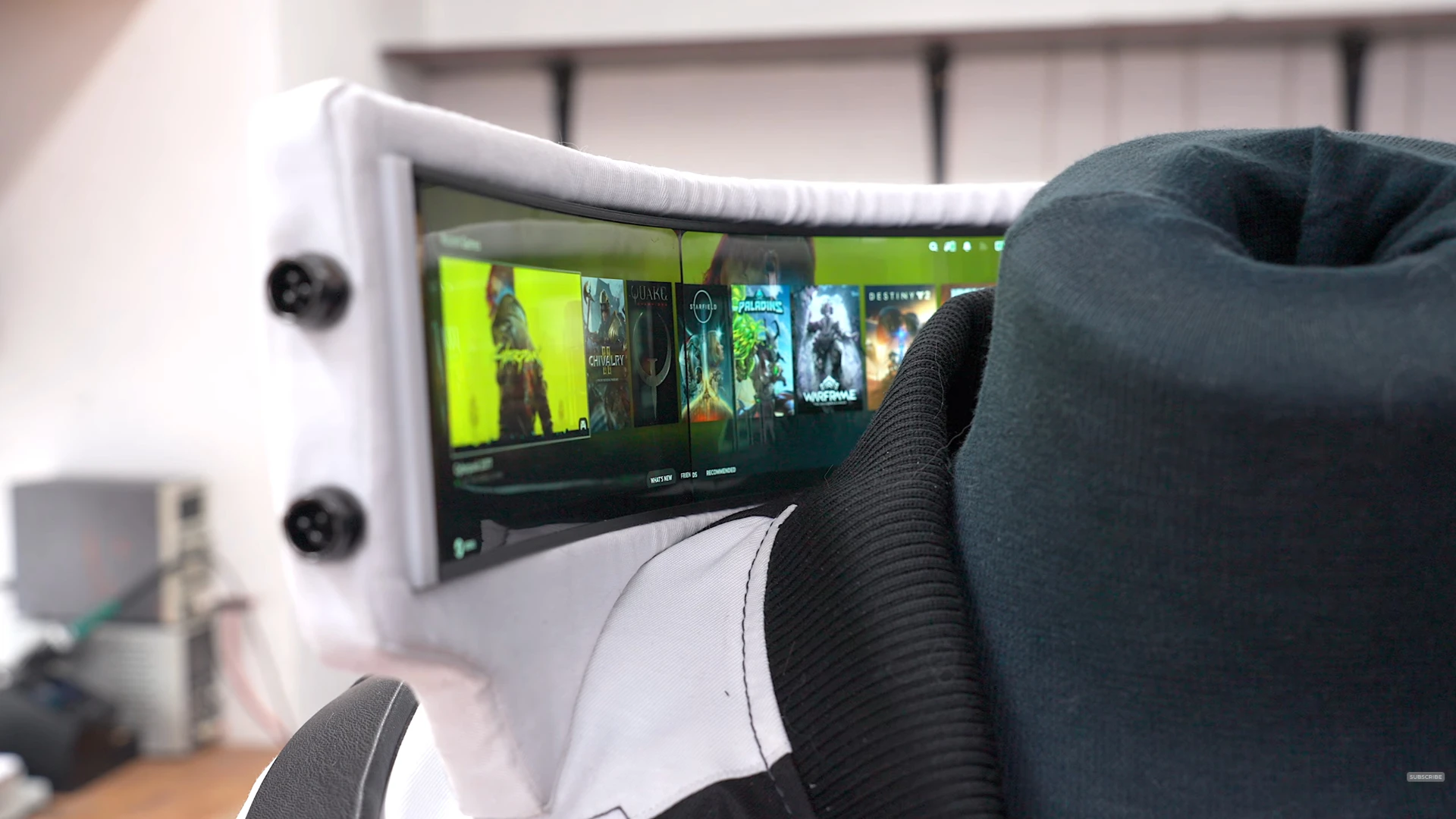 Прихильник відтворив унікальну куртку з Cyberpunk 2077, оснащену гнучким OLED-коміром, який дозволяє грати. 15