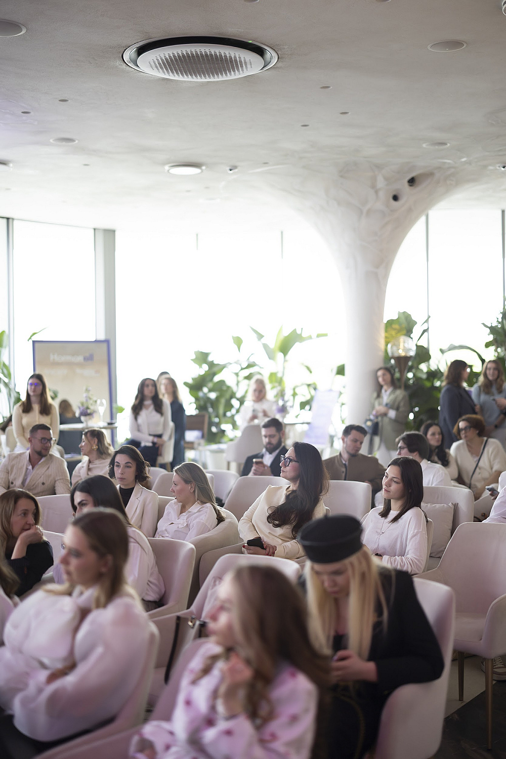 Vichy презентує платформу Hormonall: освітньо-комунікаційна ініціатива про гормональний баланс жінок50
