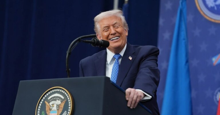 Трамп задоволений: Іран погодився позбутися свого урану високого ступеня збагачення — CBS News 11
