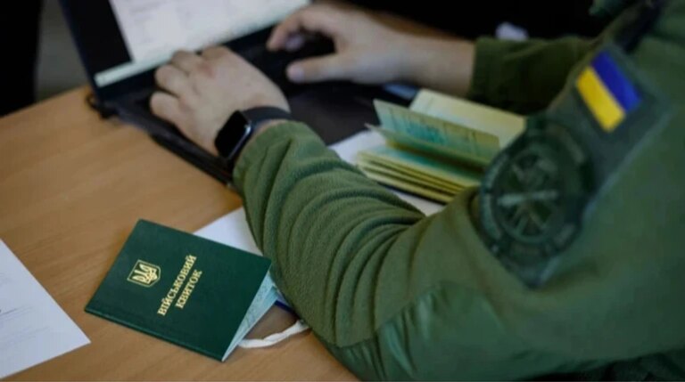 Підприємства отримали три місяці для підтвердження своєї критичності за новими правилами бронювання. 37 Підприємства отримали три місяці для підтвердження своєї критичності за новими правилами бронювання. 11