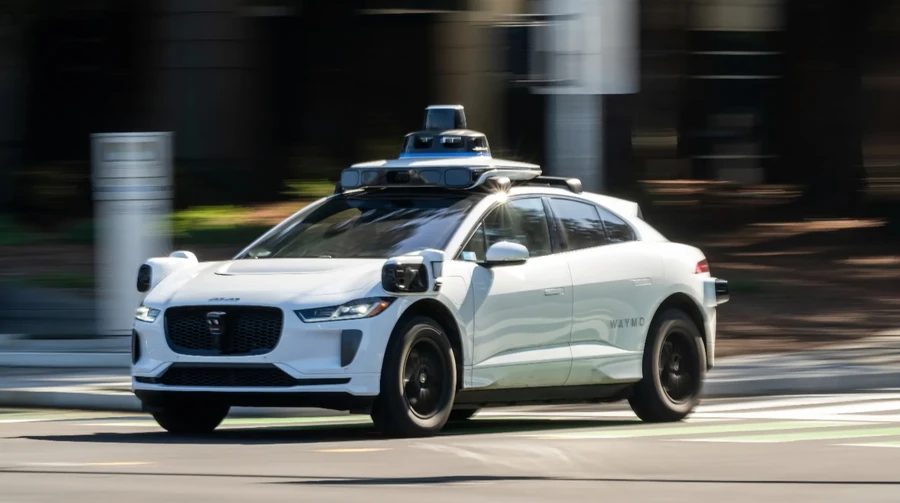 Waymo відкликає тисячі своїх автономних таксі через проблеми під час руху в умовах затоплених доріг. 2
