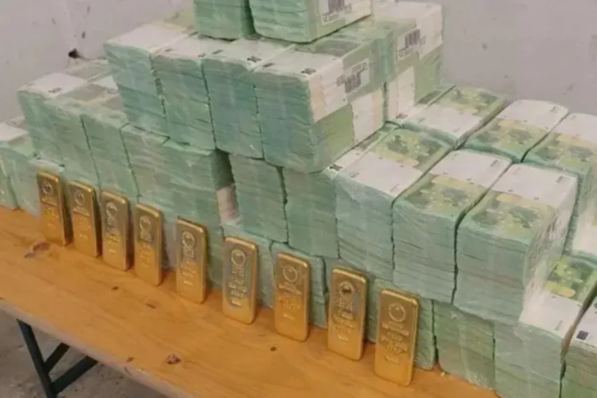 Україна отримала назад викрадені кошти та золото "Ощадбанку" від Угорщини 2