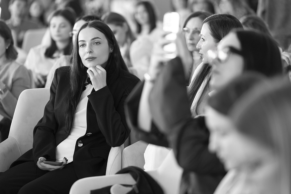 Vichy презентує платформу Hormonall: освітньо-комунікаційна ініціатива про гормональний баланс жінок54