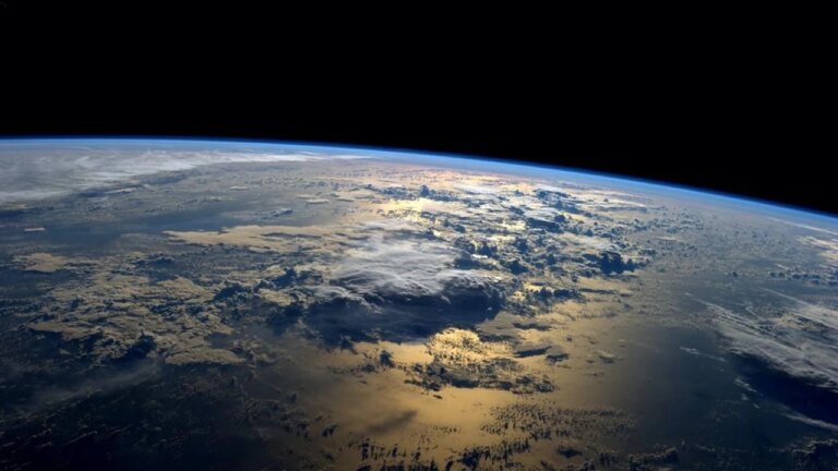 Космічні дата-центри SpaceX: революція в зберіганні даних вже близько 3 Космічні дата-центри SpaceX: революція в зберіганні даних вже близько 3